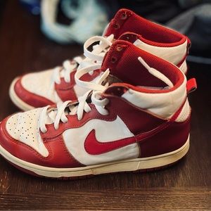 Nike Dunk High Classic High-Top Shoes Youth Size 6.5 yr White/University Red.